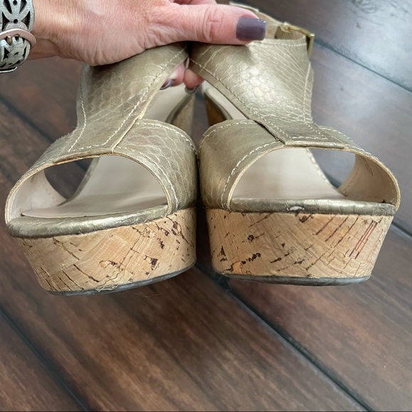 Gorgeous LIKE NEW Gold Wedge Sandals - Picture 6 of 12